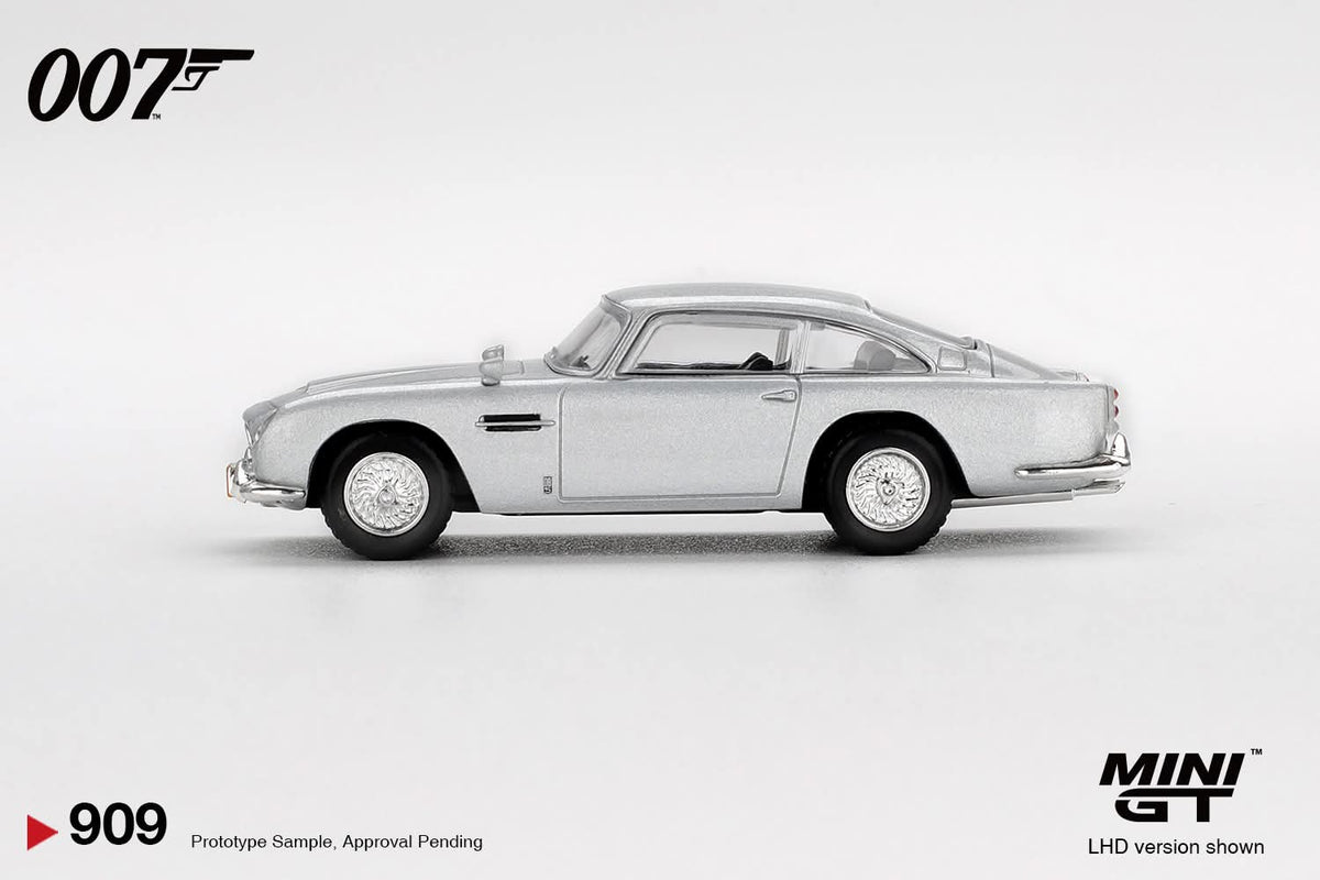 Mini GT Aston Martin DB5 “Casino Royale” English Card MGT00909E 1/64 Diecast