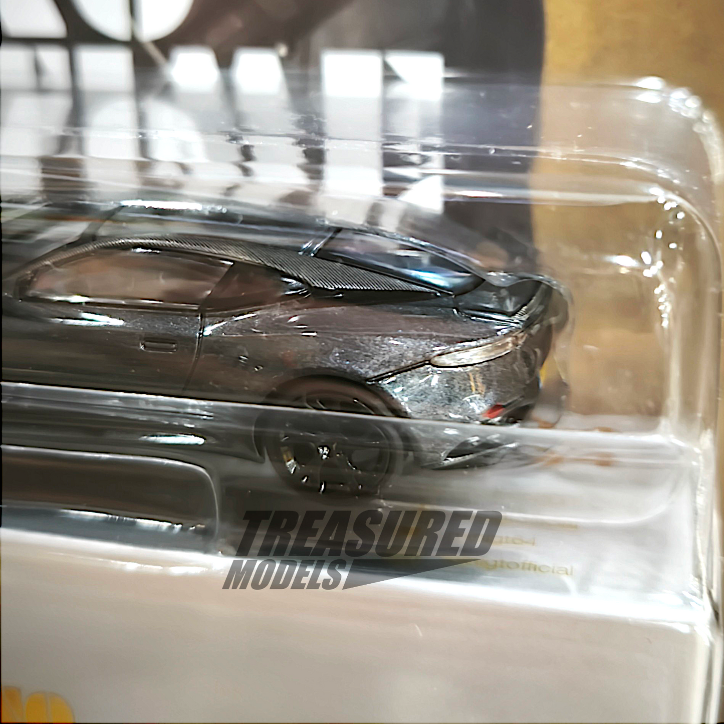 Mini GT Aston Martin DBS 007 Edition MGT01008 1/64 Diecast