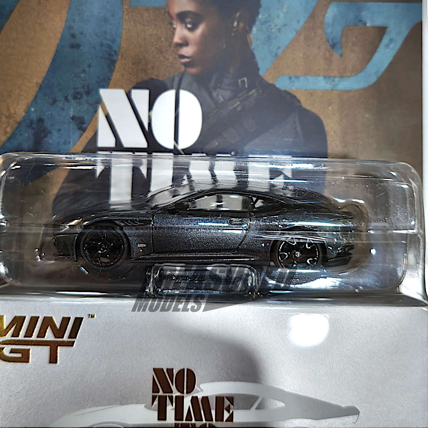 Mini GT Aston Martin DBS 007 Edition MGT01008 1/64 Diecast