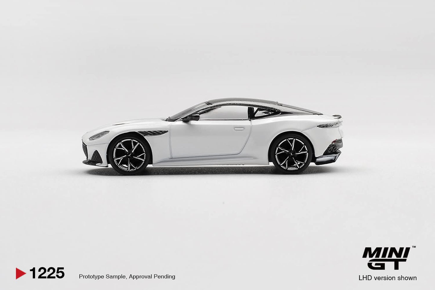 Mini GT Aston Martin DBS Stratus White MGT01225 1/64 Diecast