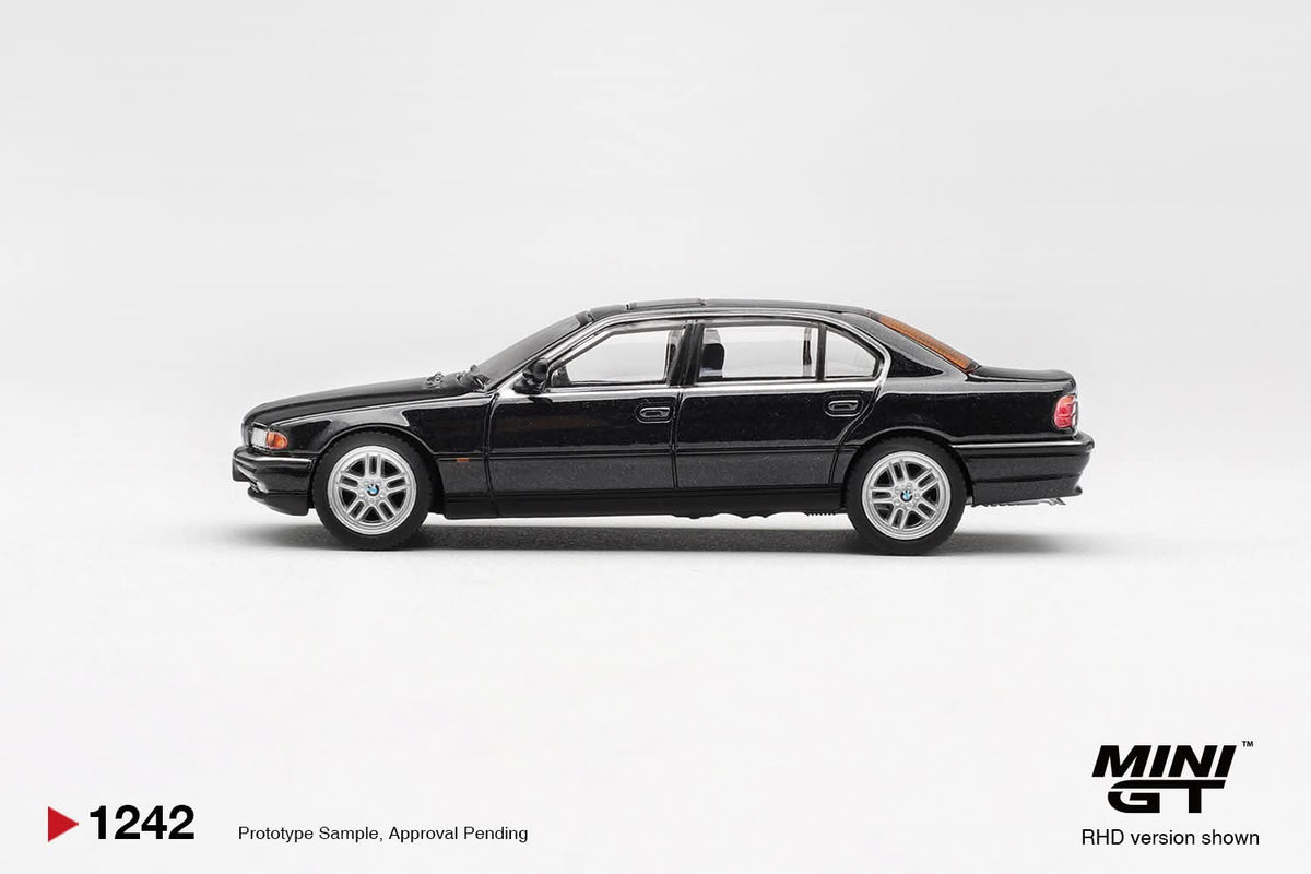 MINI GT BMW 750IL Black Sapphire Blister Packaging MGT01242-BL 1/64 Diecast