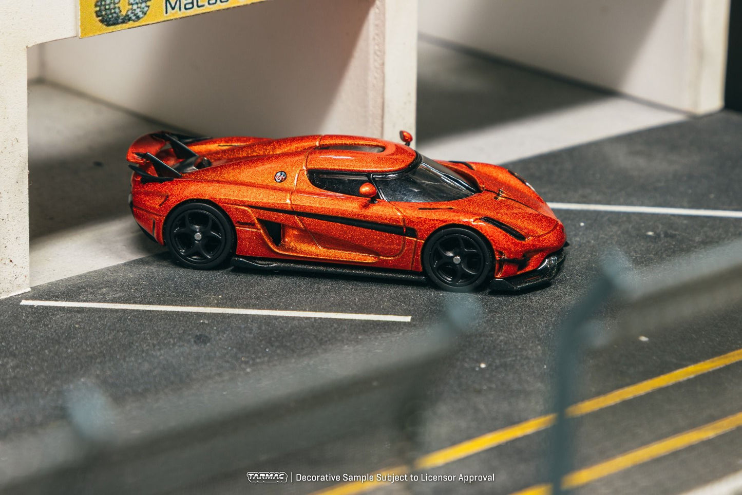 Tarmac Works Koenigsegg Regera Orange Metallic Black Stripes T64G-TL017-OR 1/64 Diecast