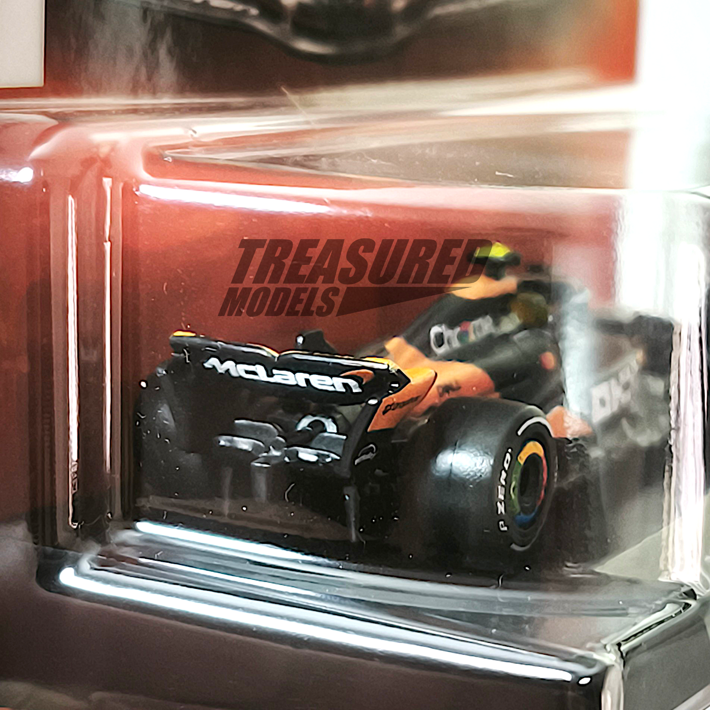 Hot Wheels McLaren Formula 1 Team #4 Lando Norris 2025 Premium 1/64 Diecast
