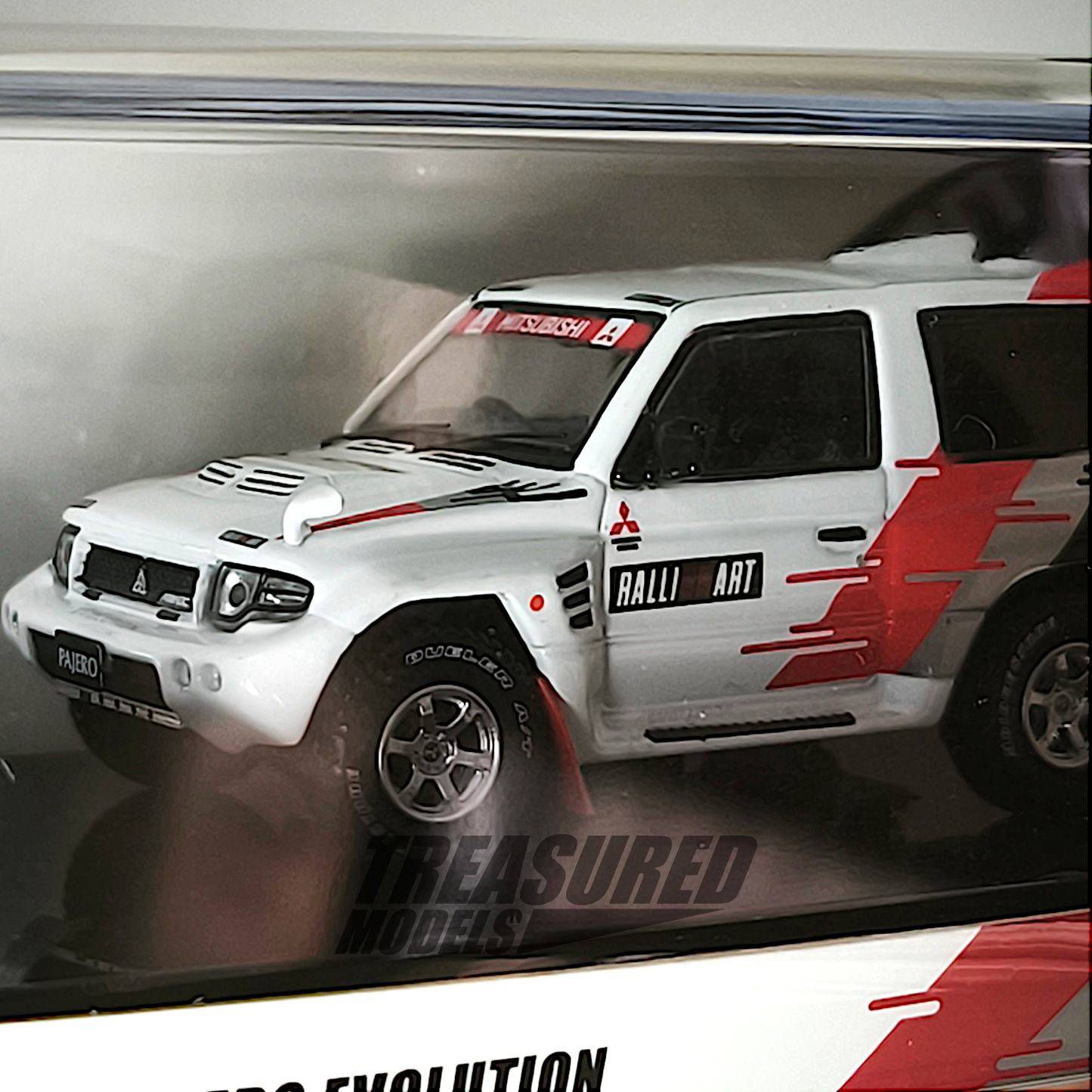 Inno64 Mitsubishi Pajero Evolution Ralliart White IN64-EVOP-RAWHI 1/64 Die Cast