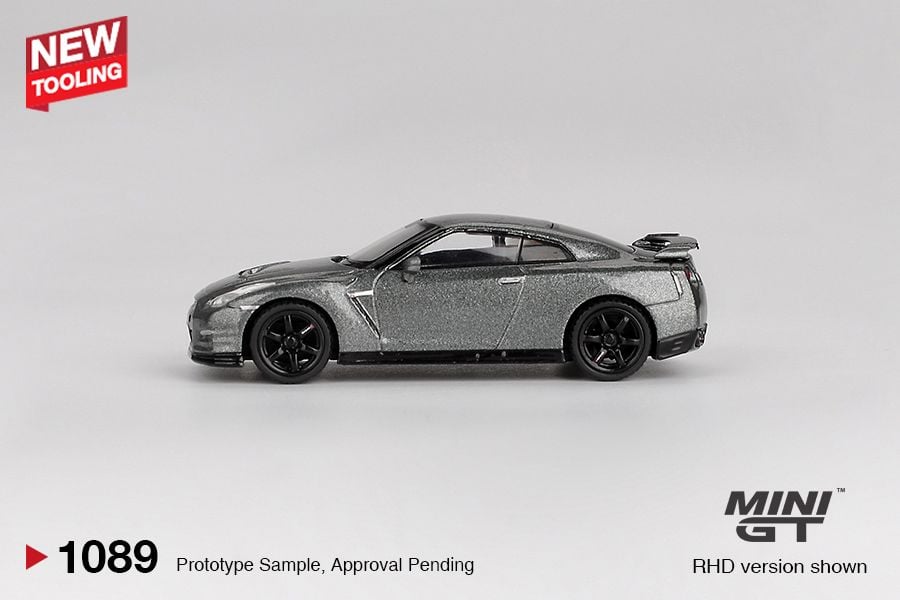 Mini GT Nissan GT-R 2013 Dark Metal Gray (NISMO R35 CRS Version) Blister Packaging MGT01089BL 1/64 Die Cast (Copy)