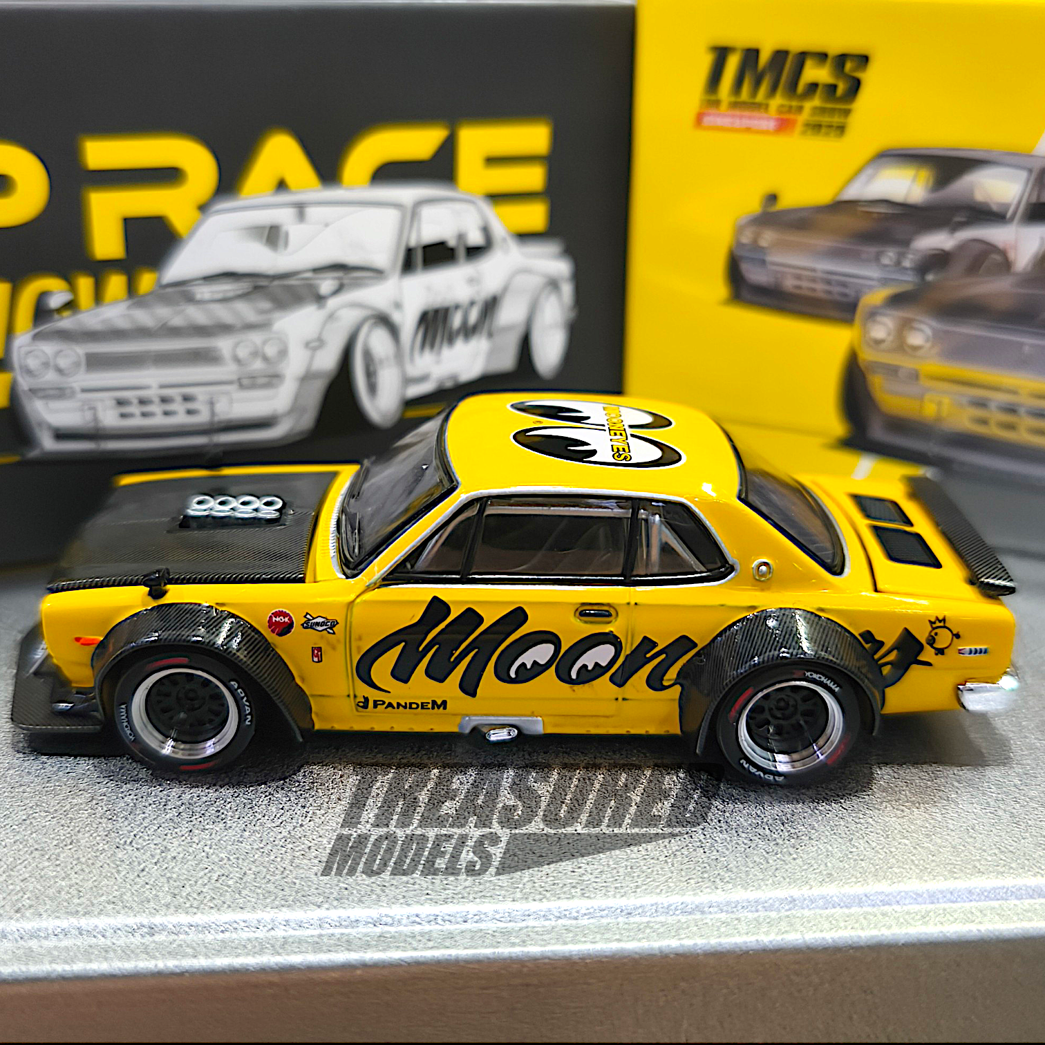 Pop Race Nissan Skyline GT-R V8 Drift Hako MoonEyes Yellow TMCS Pop Race Nissan Skyline GT-R V8 Drift Hako MoonEyes Yellow TMCS