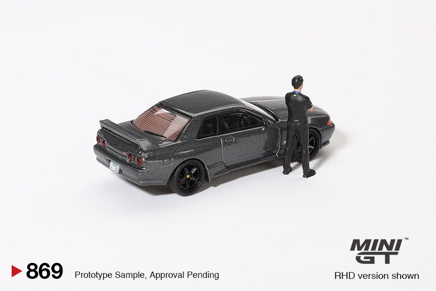 Mini GT Nissan Skyline GT-R (R32) Gunmetal W Matsuda Figure Tsugio Matsuda Collection MGT00869 1/64 Diecast