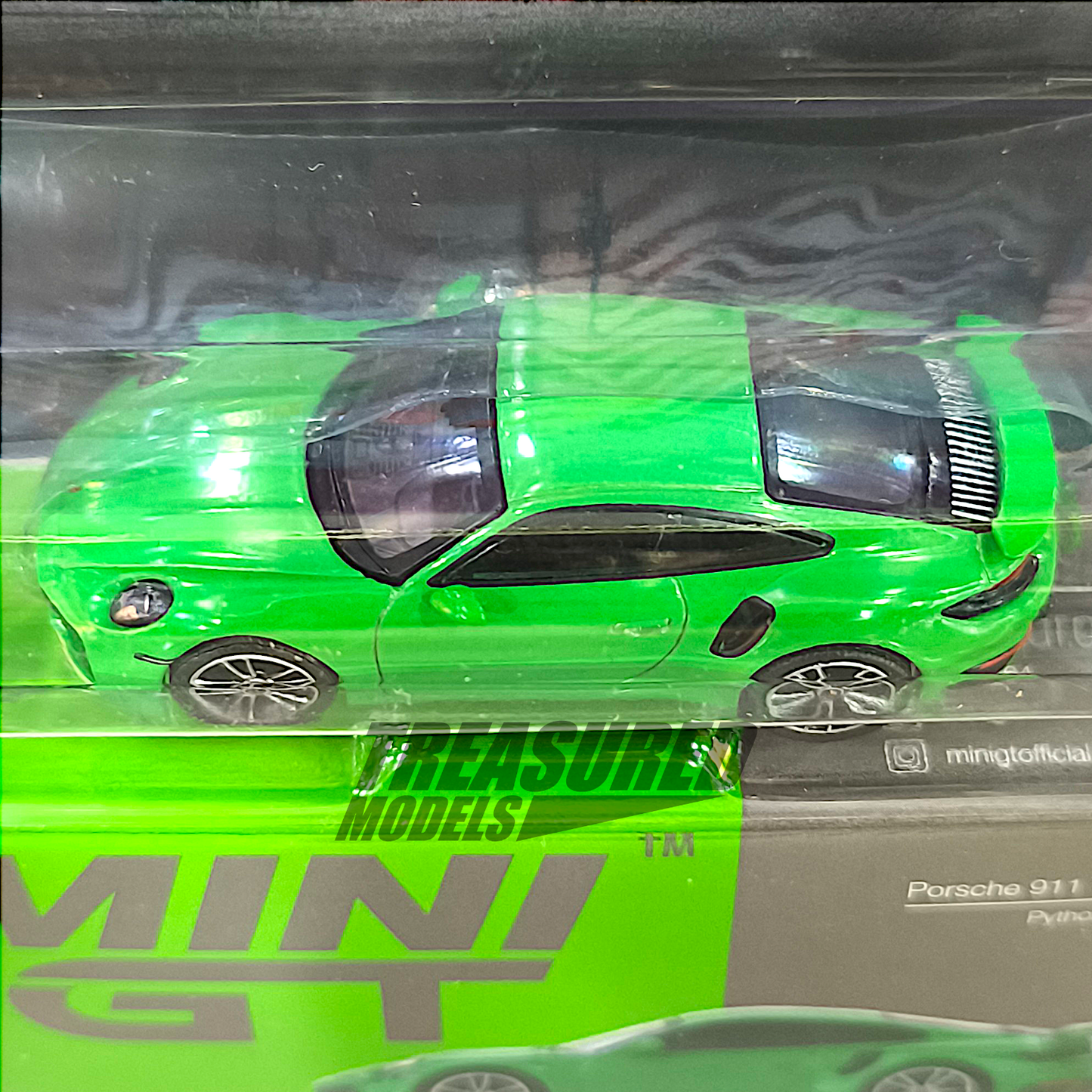 Mini GT Porsche 911 Turbo S Python Green Petersen Automotive Museum Blister Packaging MGT00525 1/64 Diecast