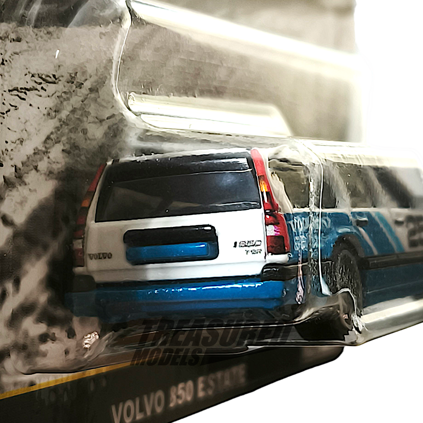 Hot Wheels Volvo 850 Estate White 2025 Premium Car Culture Fast Wagons 1/64 Diecast