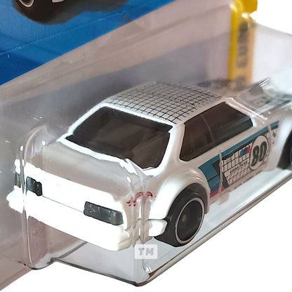 Hot Wheels BMW 635 CSi White 2026 Basic 1/64 Diecast