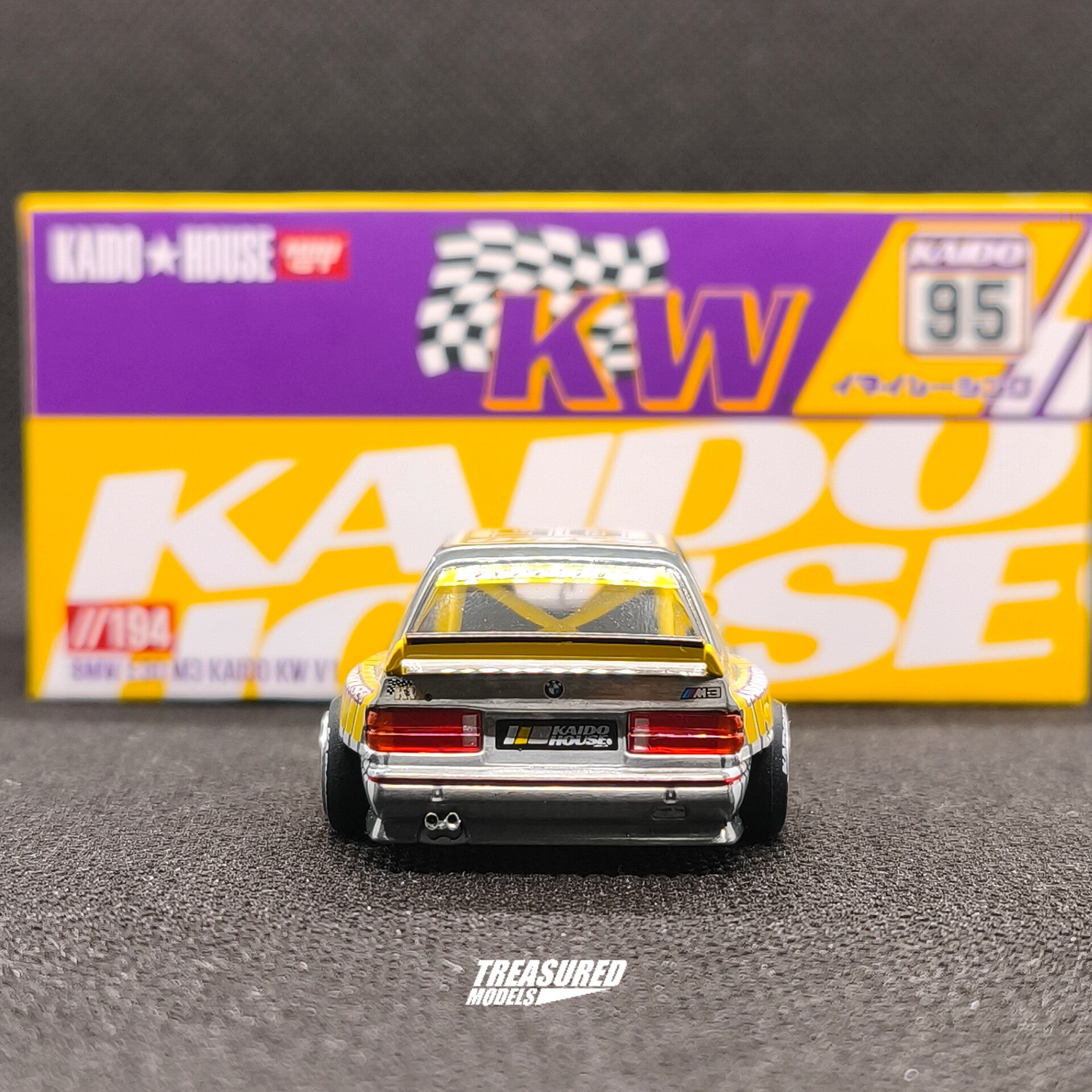 CHASE! Kaido House BMW M3 Kaido KW V1 Chase KHMG194 1/64 Diecast
