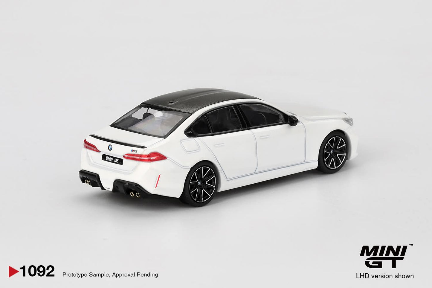 [Pre-Order] Mini GT BMW M5 Alpine White MGT01092 1/64 Diecast