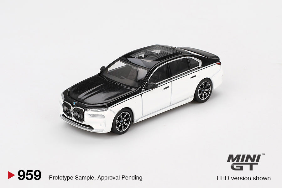 Mini GT BMW i7 xDrive60 Alpine White-Black Sapphire MGT00959 1/64 Die Cast
