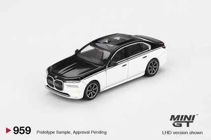 Mini GT BMW i7 xDrive60 Alpine White-Black Sapphire MGT00959 1/64 Die Cast