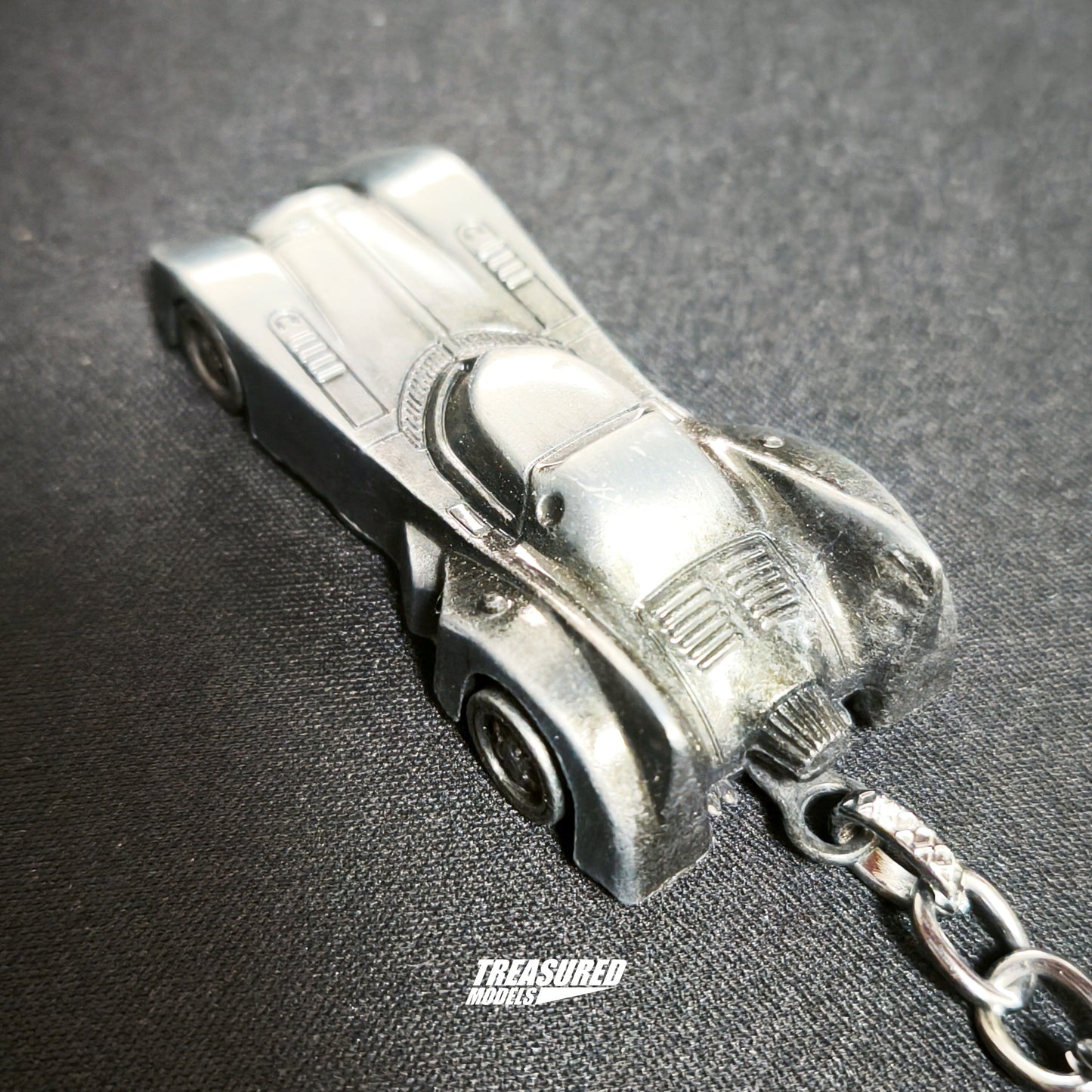 Batman Batmobile Key Chain Die Cast 1/64