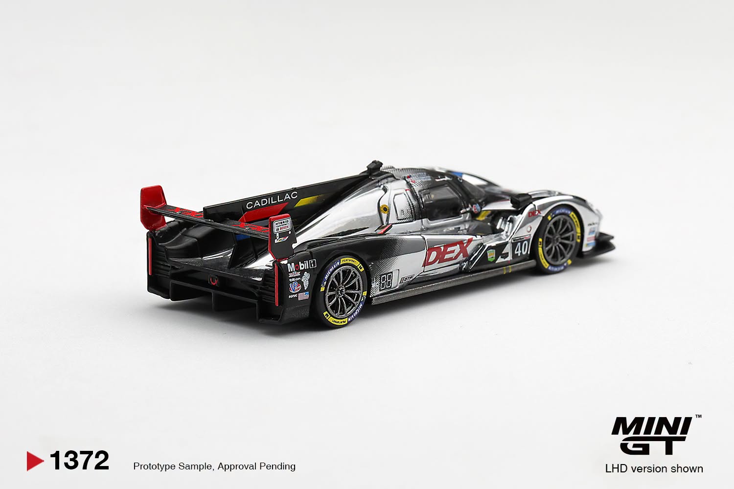 Pre-Order] Mini GT Cadillac V-Series.R #40 Cadillac Wayne Taylor