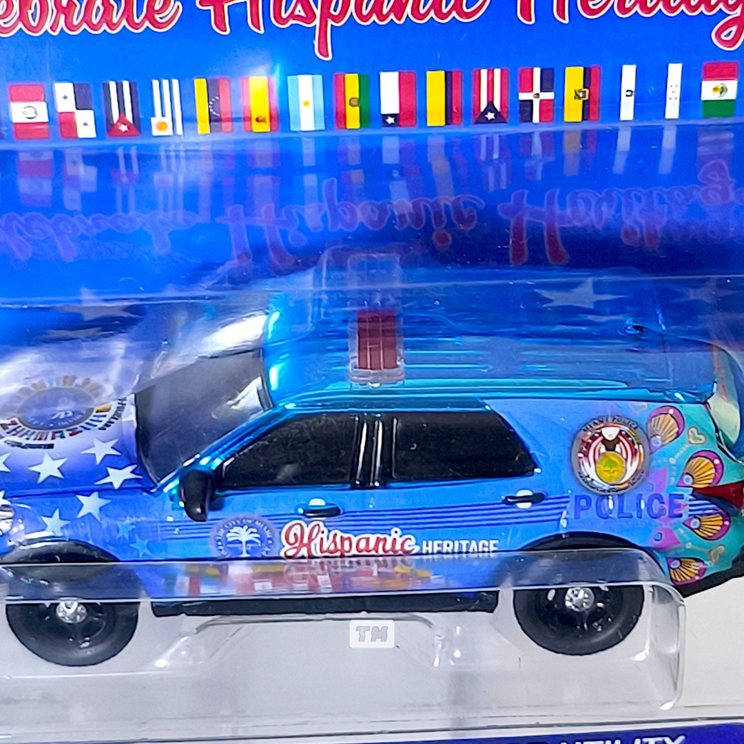CHASE! GreenLight Ford 2022 Police Interceptor Ultility  The City of Miami Police Dept Celevrate Hispanic Heritage Chrome Blue 1/64 Diecast