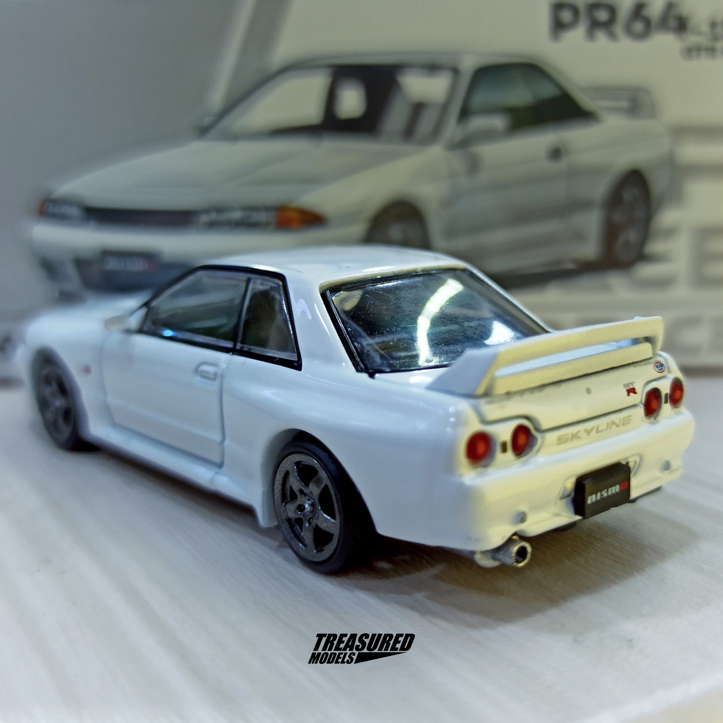 Pop Race Nissan Skyline GT-R R32 Crystal White 1/64 Die Cast