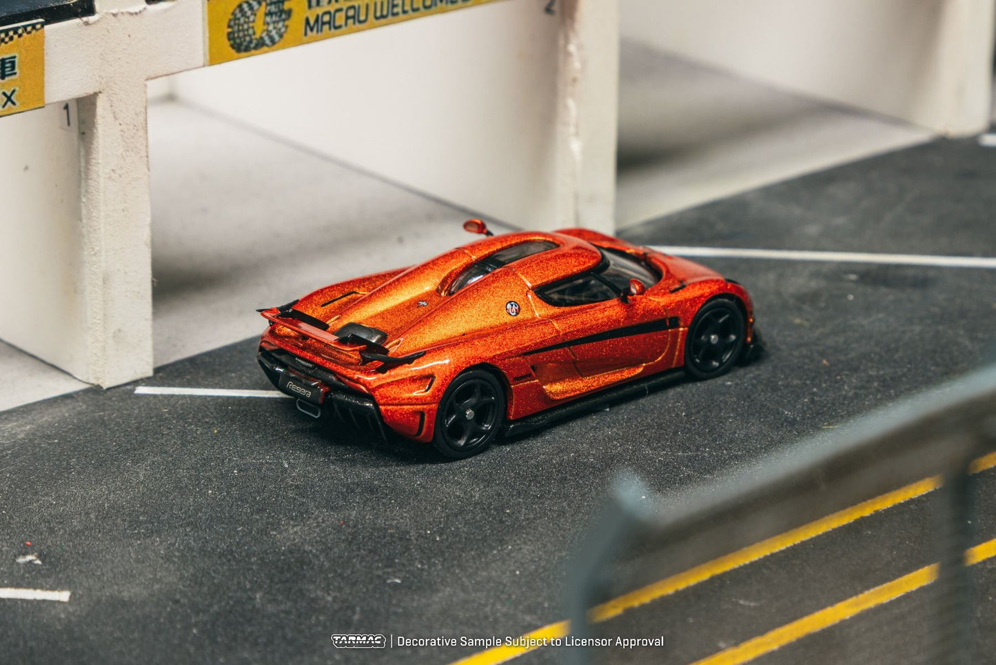 Tarmac Works Koenigsegg Regera Orange Metallic Black Stripes T64G-TL017-OR 1/64 Diecast