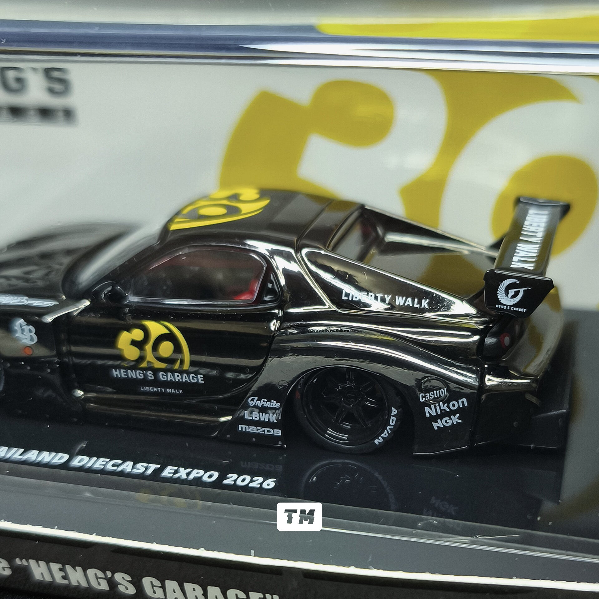 CHASE! Inno64 Mazda RX-7 FD3S LB-Super Silhouette Heng's Garage