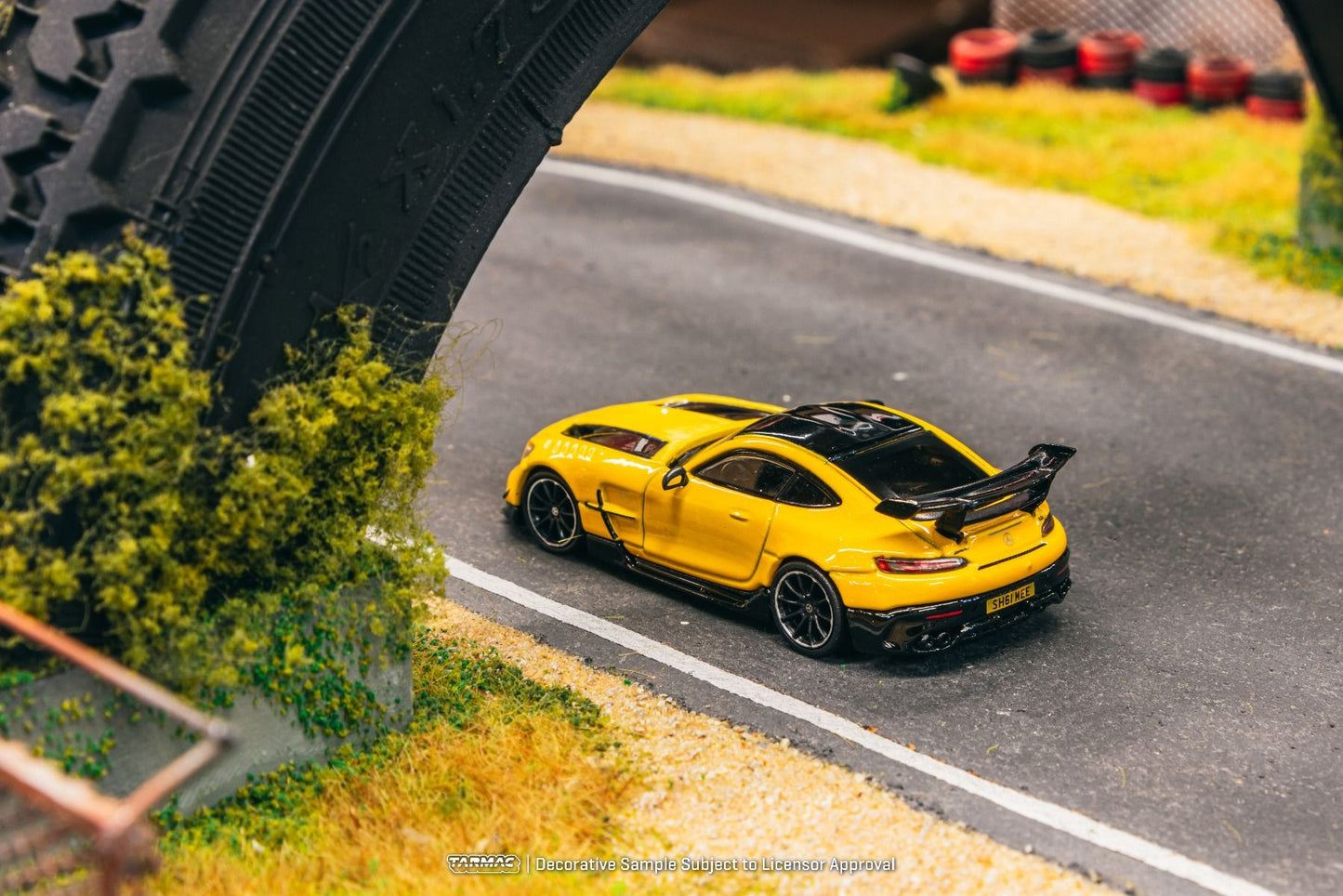 Tarmac Works Mercedes-Benz AMG GT Black Series SHMEE150 T64G-042-SHMEE 1/64 Diecast