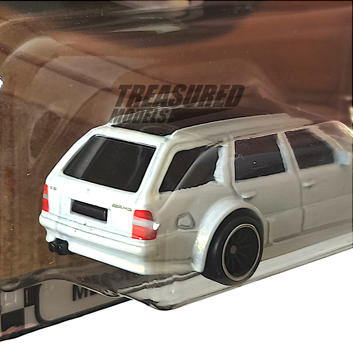 Hot Wheels Mercedes-Benz E 36 AMG Pearlescent Metalflake White 2024 Premium Boulevard 113 1/64 Die Cast