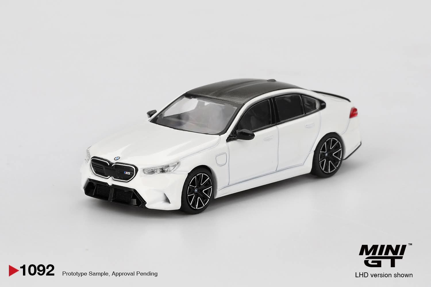 Mini GT BMW M5 Alpine White MGT01092 1/64 Diecast