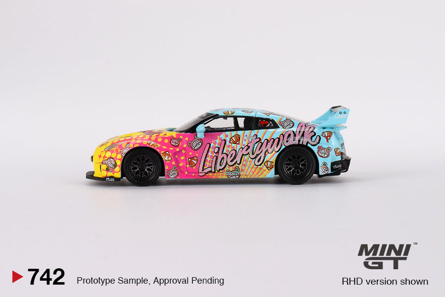 Mini GT LB-Silhouette Works GT Nissan Skyline GT-R 35GT-RR Ver.1 LBWK KUMA GTR 2024 MGT00742-L 1/64 Diecast Side