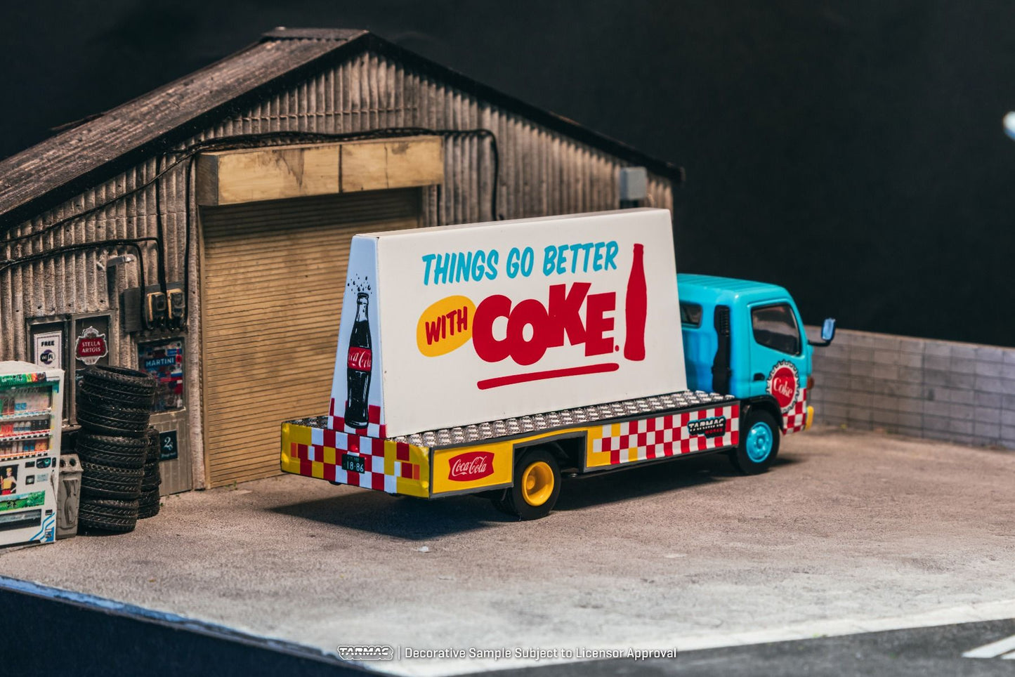 Tarmac Works Mitsubishi Fuso Canter - Advertisement Truck COCA- COLA T64T-TL002-CC2 1/64 Diecast