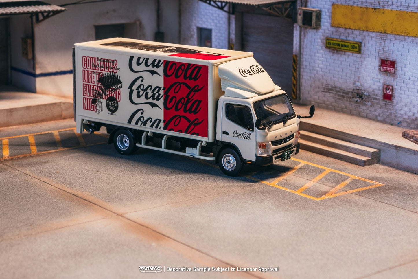 Tarmac Works Mitsubishi Fuso Canter COCA-COLA T64T-TL002-CC 1/64 Diecast