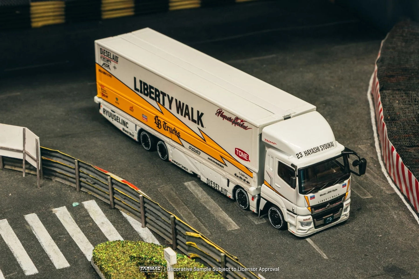 Tarmac Works Mitsubishi Fuso Super Great LB-TRUCKS T64T-TL001-LBY 1/64 Diecast
