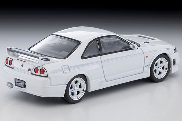 NISMO400RWhiteLV-N305d-01.jpg?