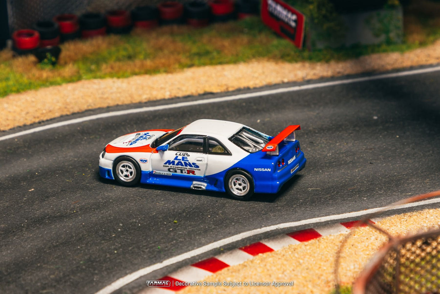 Tarmac Works Nissan GT-R LM 1985 Launch Ver. T64-067-TC 1/64 Diecast