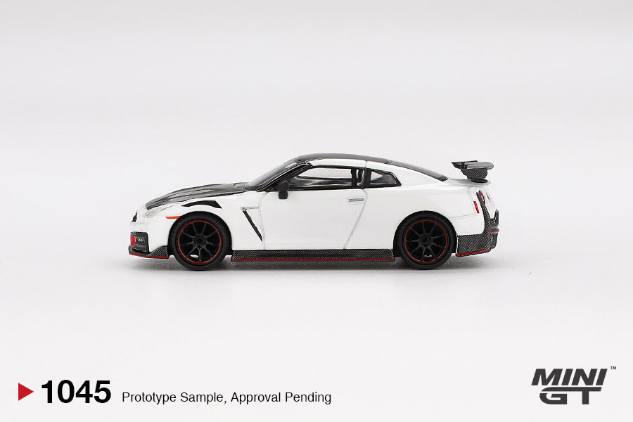 Mini GT Nissan GT-R Nismo 2024 Brilliant White Pearl MGT01045 1/64 Diecast