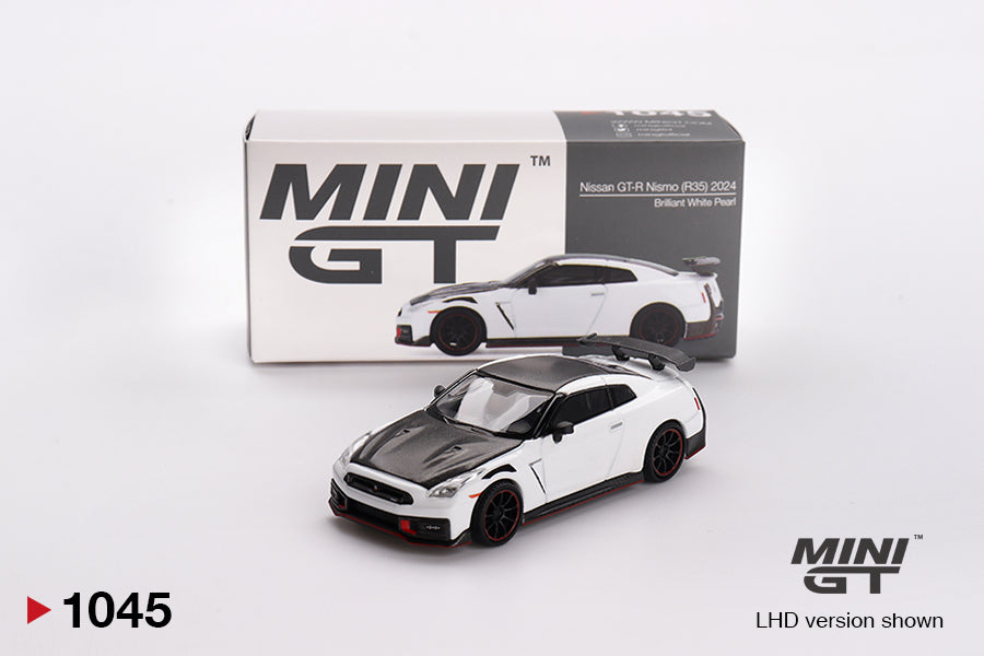Mini GT Nissan GT-R Nismo 2024 Brilliant White Pearl Blister Packaging MGT01045 1/64 Diecast