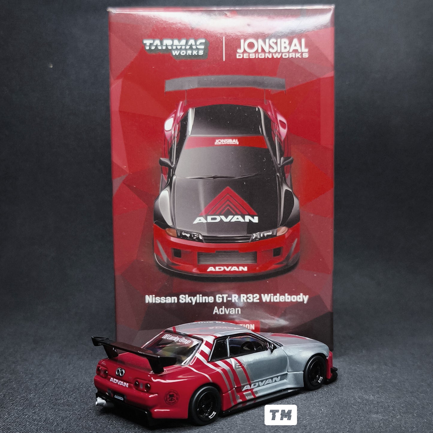 CHASE! Tarmac Works Nissan Skyline GT-R R32 Widebody Advan - Designed by Jon Sibal - JCCS Special Edition T64G-061-ADV 1/64 Diecast