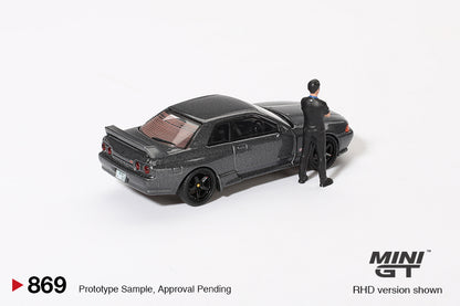 Mini GT Nissan Skyline GT-R (R32) Gunmetal W Matsuda Figure Tsugio Matsuda Collection MGT00869 1/64 Diecast
