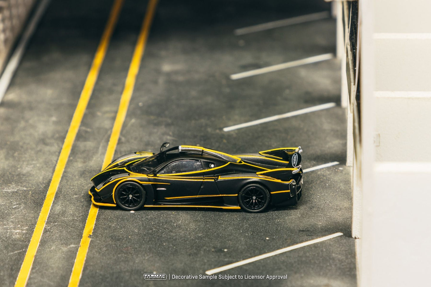 Tarmac Works Pagani Huayra R Matt Black Silver T64G-TL035-MBS 1/64 Diecast