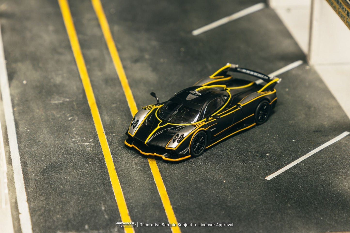 Tarmac Works Pagani Huayra R Matt Black Silver T64G-TL035-MBS 1/64 Diecast