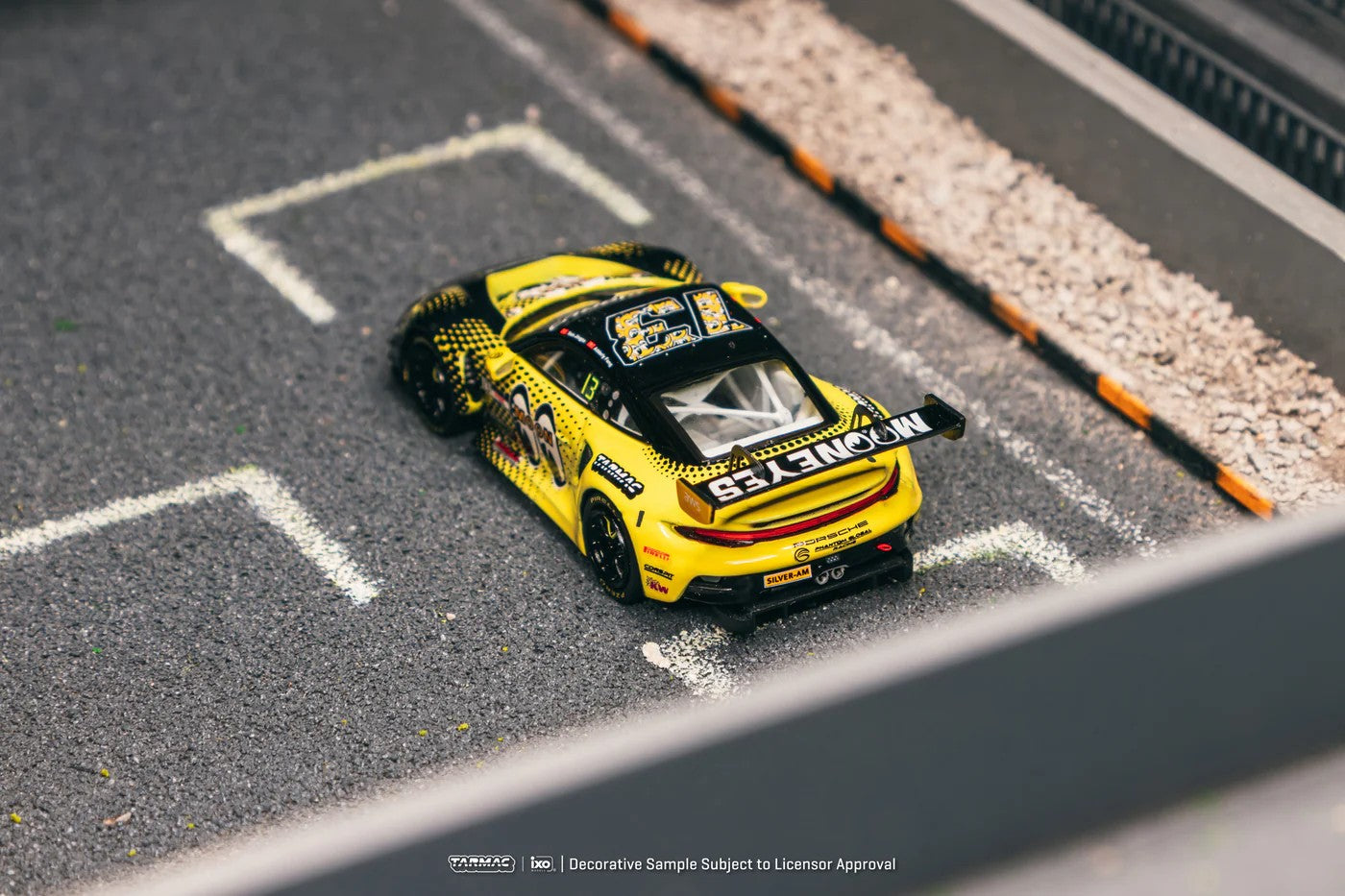 Tarmac Works Porsche 911 GT3 R GT World Challenge Asia 2025 Phantom Global Racing #13 with Tarmac Cards T64-084-25FUJ13 1/64 Diecast