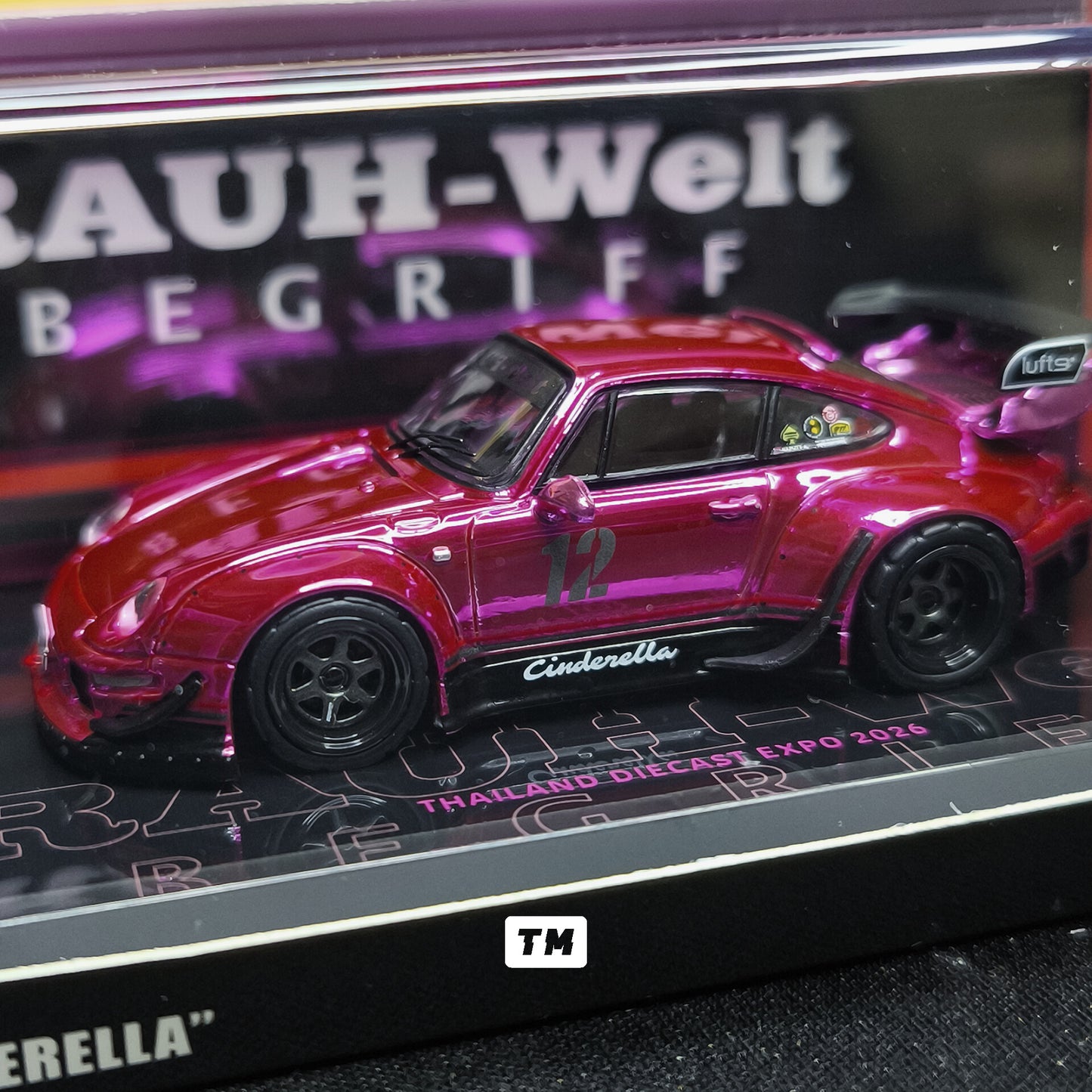 CHASE! Inno64 RWB 993 Cinderella Chase Pink Chrome TDE 2026 Event Edition 1/64 Diecast