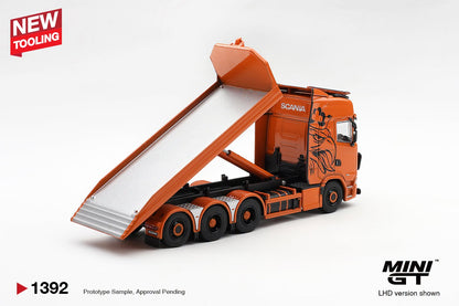 [PRE-ORDER] MINI GT Scania 770S B8x4NA Hooklift Flatbed Orange MGT01392 1/64 Diecast