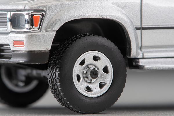 Tomica Limited Vintage Neo Toyota Hilux 4WD Pickup DoubleCab SSR (Silver) 1991 LV-N256c 1/64 Die Cast