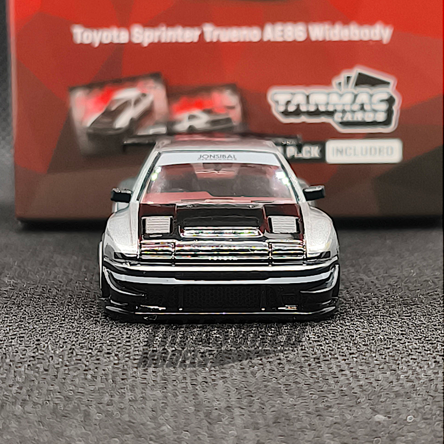 [Chase] Tarmac Works Toyota Sprinter Trueno AE86 Widebody White Black with Tarmac Cards - Designed by Jon Sibal T64G-060-WB