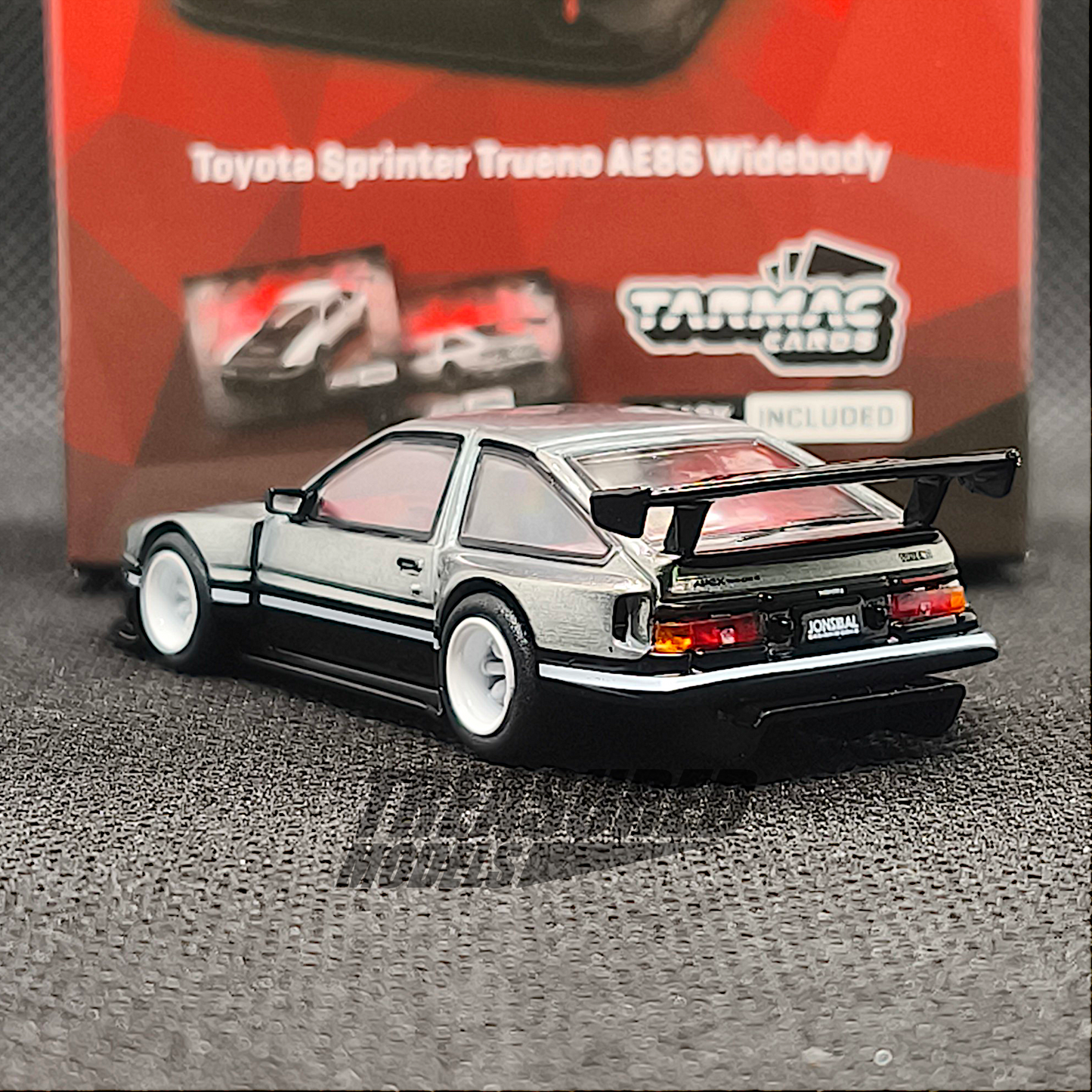 [Chase] Tarmac Works Toyota Sprinter Trueno AE86 Widebody White Black with Tarmac Cards - Designed by Jon Sibal T64G-060-WB