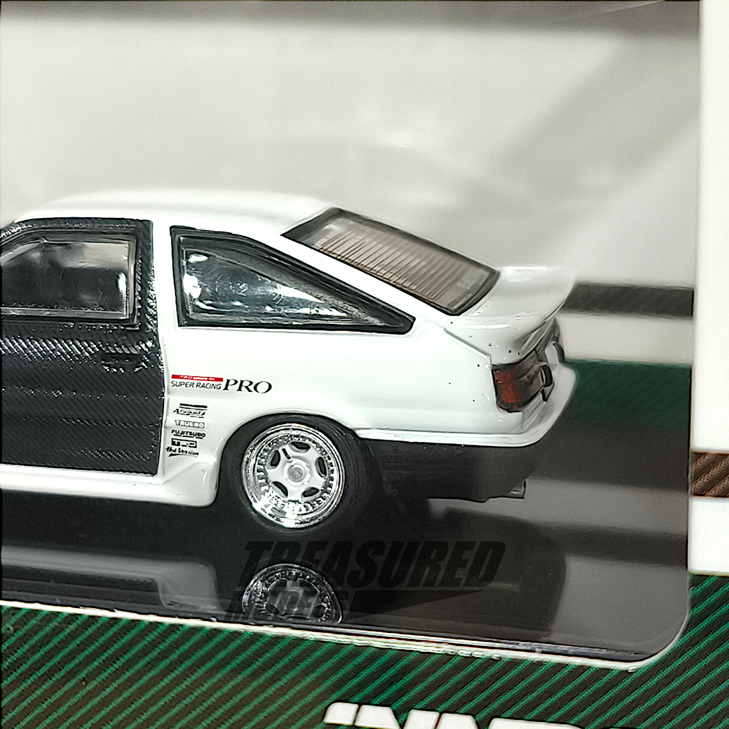 Inno64 Toyota Sprinter Trueno AE86 With Carbon Doors IN64-AE86T-TK 1/64 Diecast